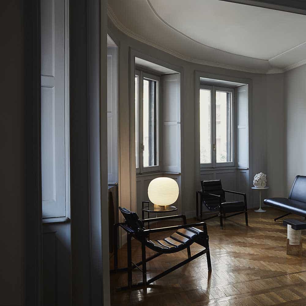 Gem lampada da tavolo in vetro soffiato in rilievo e acidato oro ambientata Foscarini Prisma Light illuminazione consulenza e progettazione