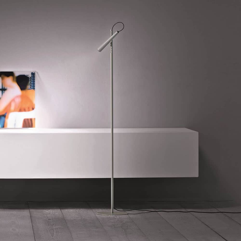 Magneto lampada da terra led integrato ambientata foscarini prisma light consulenza illuminotecnica store shop online