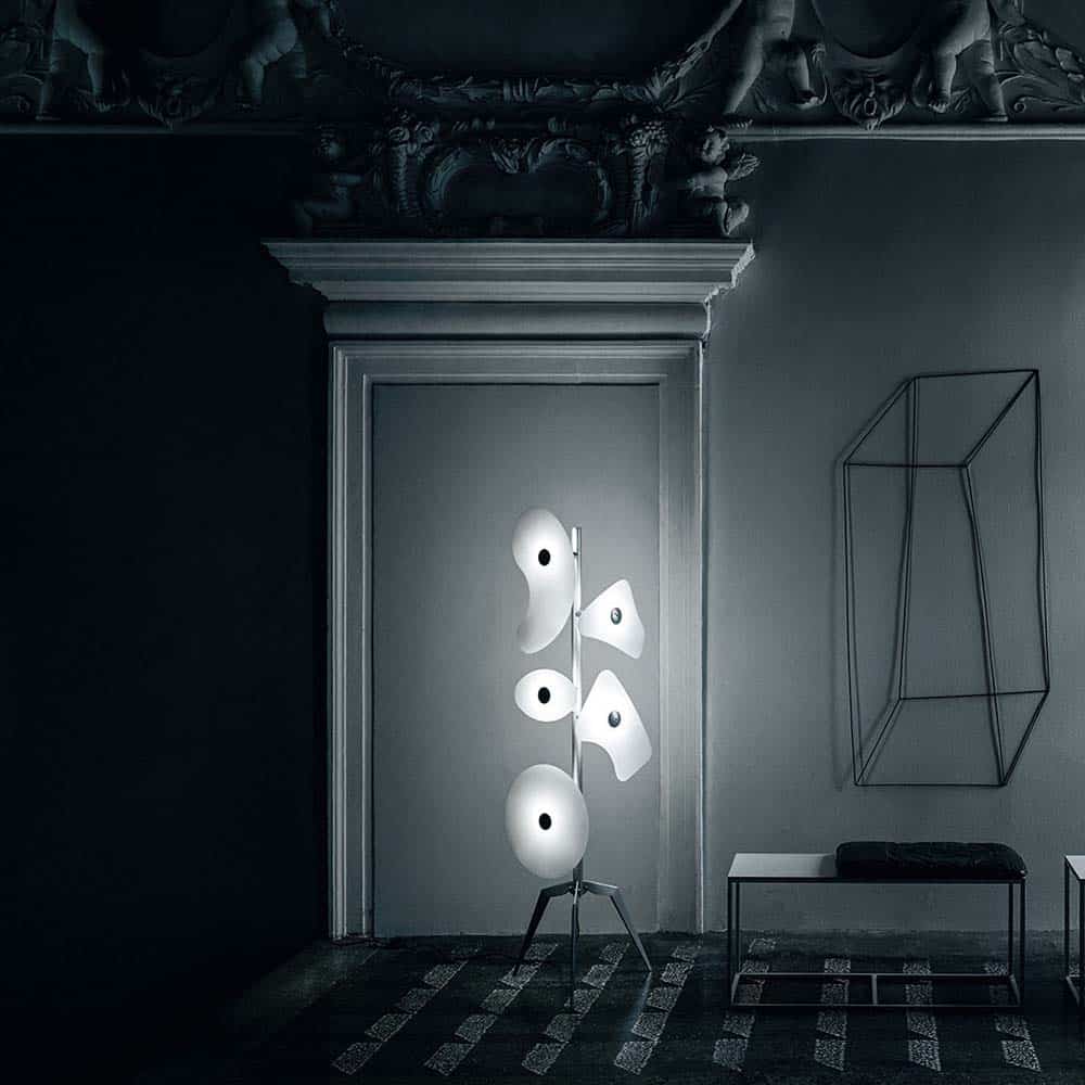 Orbital terra lampada da terra led in vetro serigrafato Foscarini ambientata Prisma Light consulenza illuminotecnica shop online