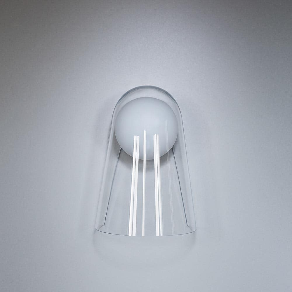 satellight-lampada da parete-led vetro soffiato ambientata su parete foscarini prisma light consulenza illuminotecnica shop online