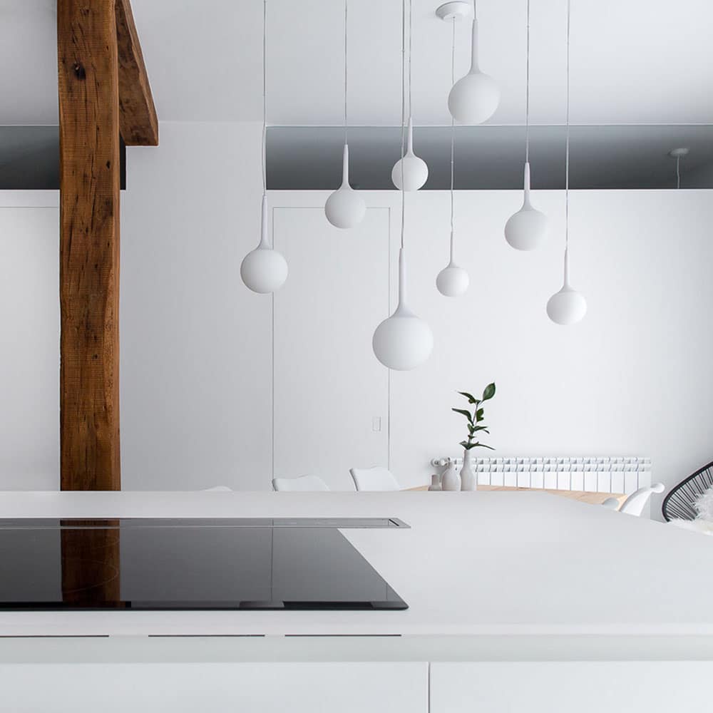 Castore 14cm-Sospensione-Led-Vetro-Soffiato-Bianco-Ambientata-Artemide-Prisma-Light-Store-Lampade-Noci