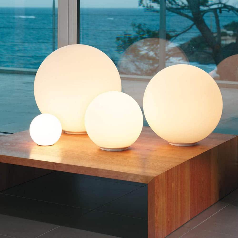 Dioscuri-Tavolo-Immagine-Diverse-Dimensioni-Ambientata-Artemide-Prisma-Light-Store-Lampade-Noci