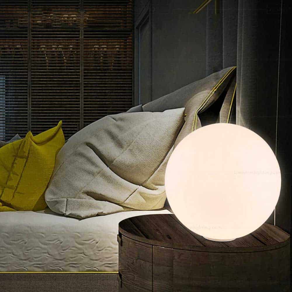 Dioscuri-Tavolo-Immagine-Diverse-Dimensioni-Ambientata-Artemide-Prisma-Light-Store-Lampade-Noci(2)