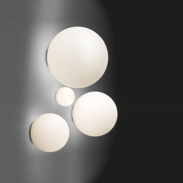 dioscuri-parete-soffitto-bianco-artemide-prisma-light