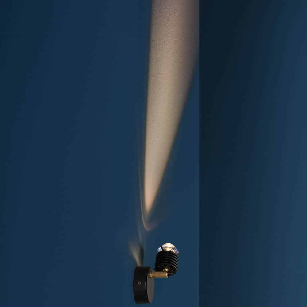 EC 301-parete-soffitto-ambientata-catellani & smith-prisma-light-store-lampade-noci