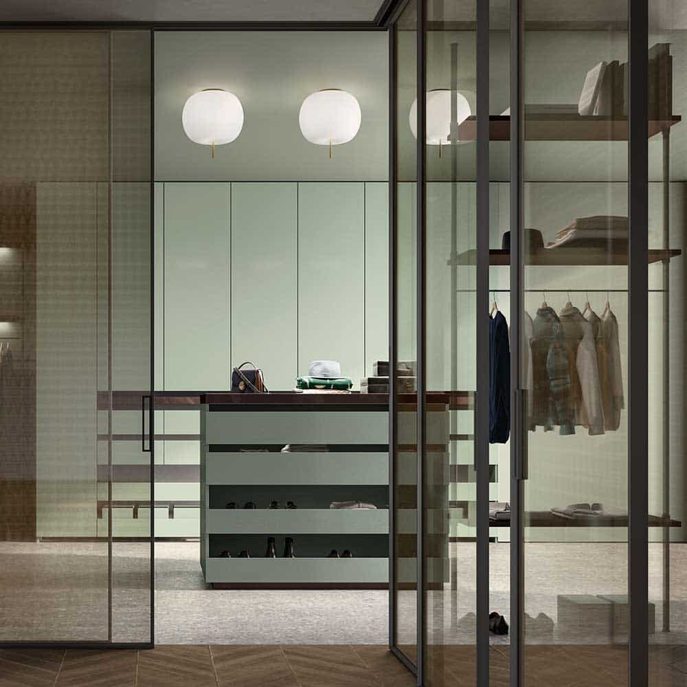 Kushi 33 Ceiling lampada a soffitto in vetro soffiato opalino asta ottone ambientata Kdln Prisma Light Consulenza Illuminotecnica store shop online