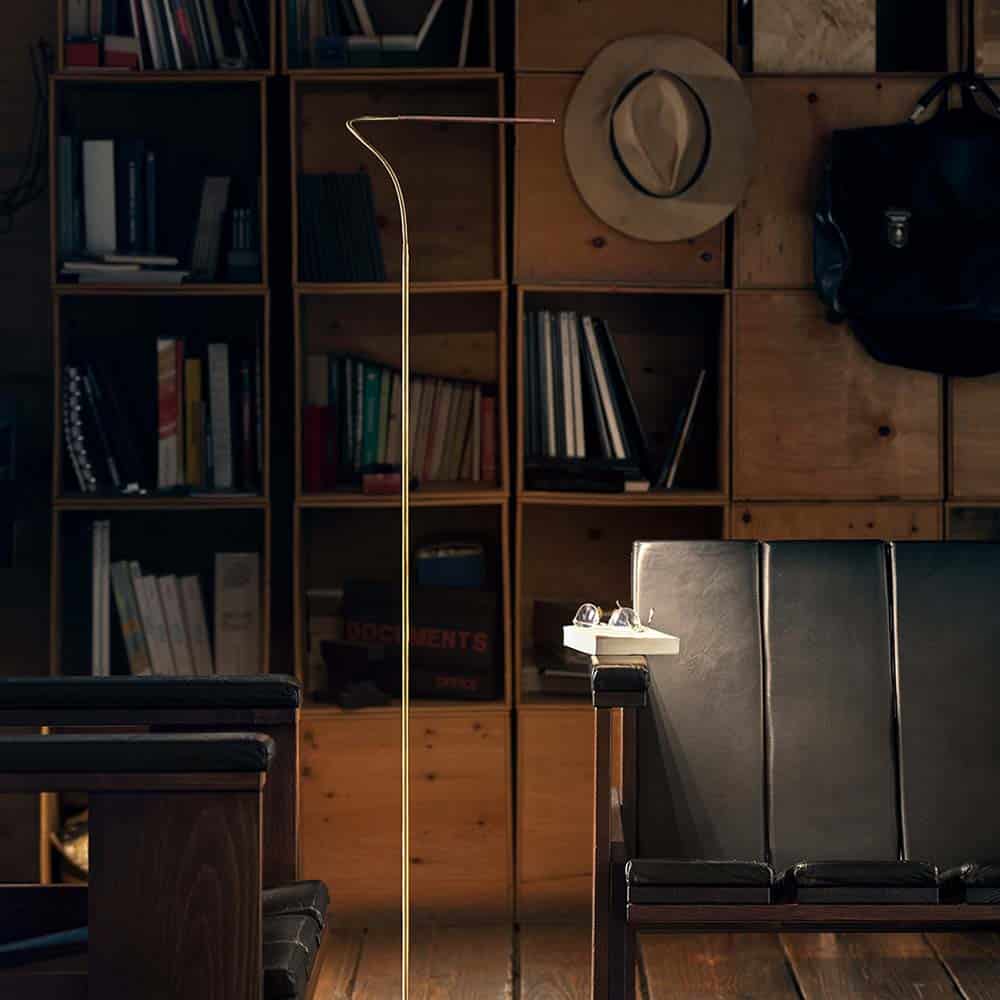 Lola F-Led-Terra-Ottone-Ambientata-Catellani-&-Smith-Prisma-Light-Store-Lampade-Noci