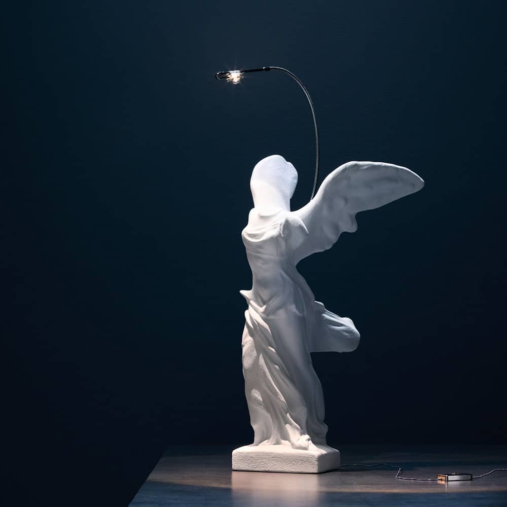 Nike-Led-Tavolo-Statua-Bianca-Catellani-&-Smith-Prisma-Light-Store-Lampade-Noci