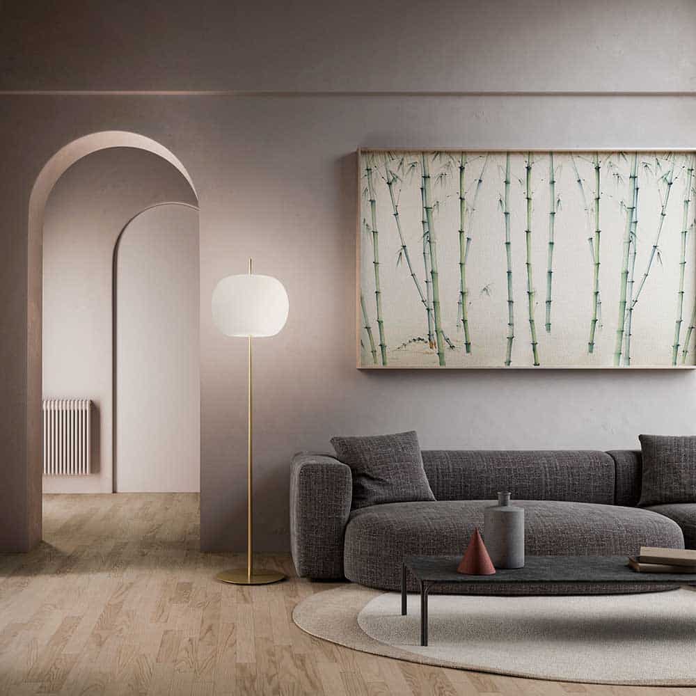 Kushi XL Floor lampada da Terra Sfera in verto soffiato opalino asta ottone ambientata Kdln Prisma Light Consulenza Illuminotecnica shop online