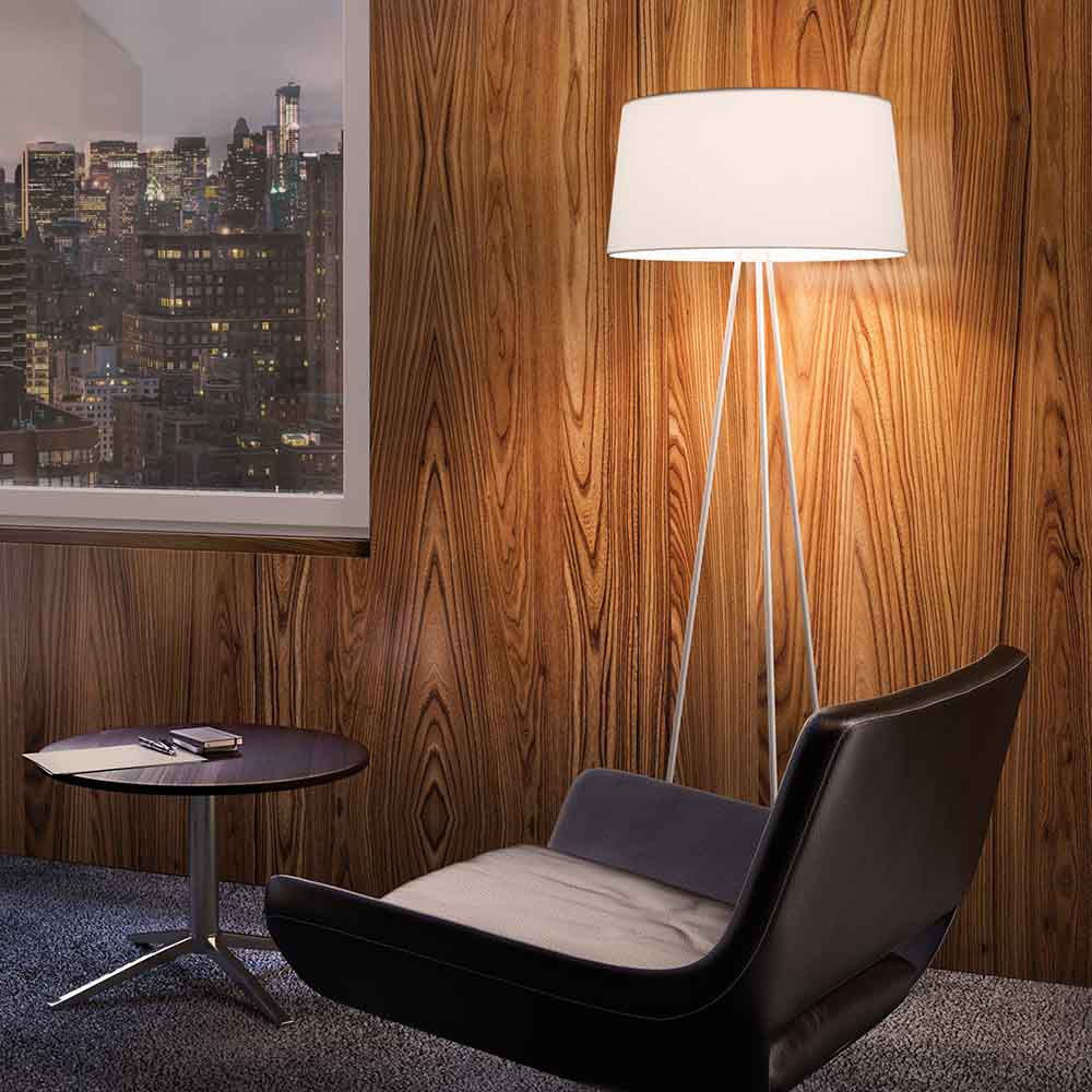 Tripod floor-Lampada-Ambientata-kdln-Prisma-Light-Store-Lampade-Noci