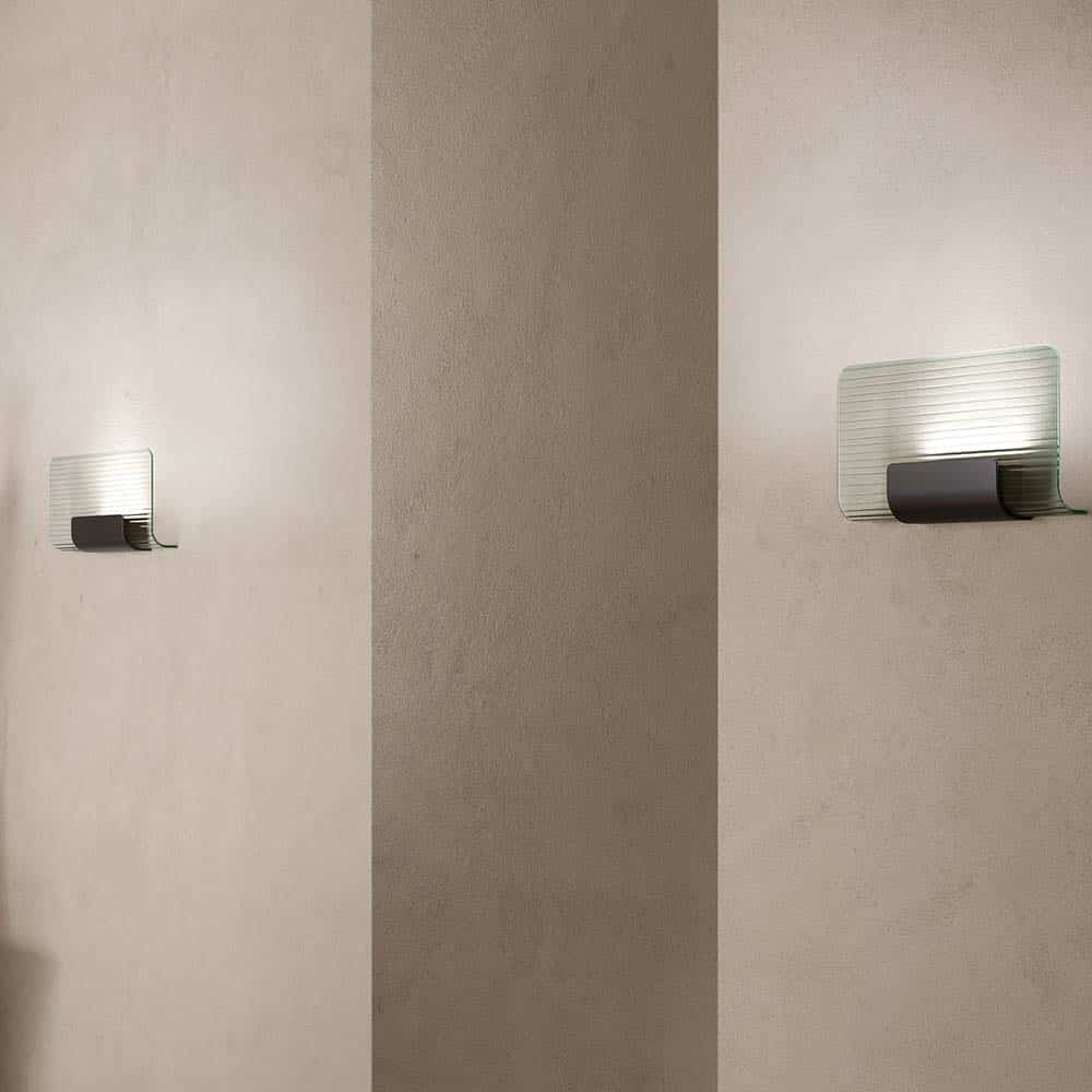 NAMI WALL-Led-Parete-Diffusore-Vetro-Texturizzato-Struttura-Verniciata-Nera-Ambientata-Kdln-Prisma-Light-Store-Lampade-Noci