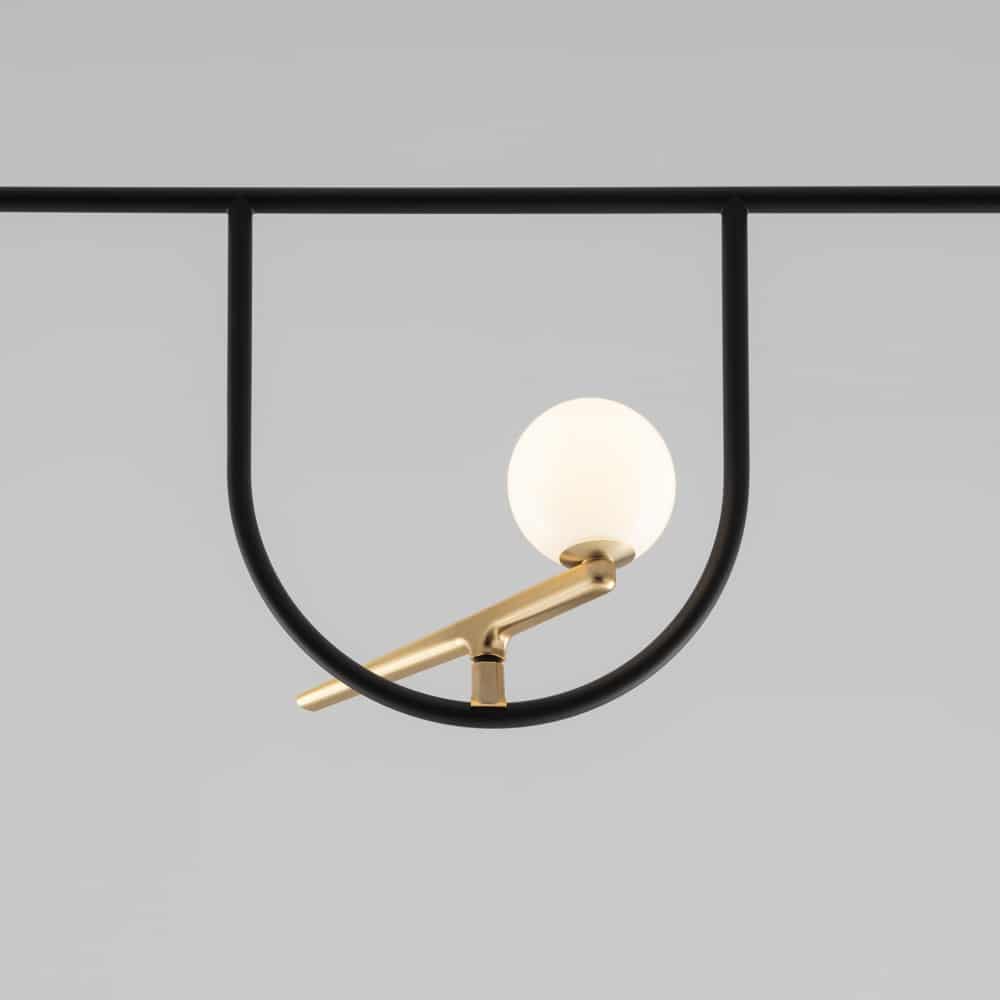 Yanzi-1-Suspension-Lampada-a-Sospensione-Led-Vetro-Bianco-Struttura-Ottone-e-Nero-Dettaglio-Artemide-Prisma-Light-Store-Lampade-Noci