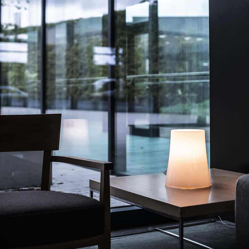 Birdie Zero Grande Lampada LedDa Tavolo Ambientata Foscarini Prisma Light