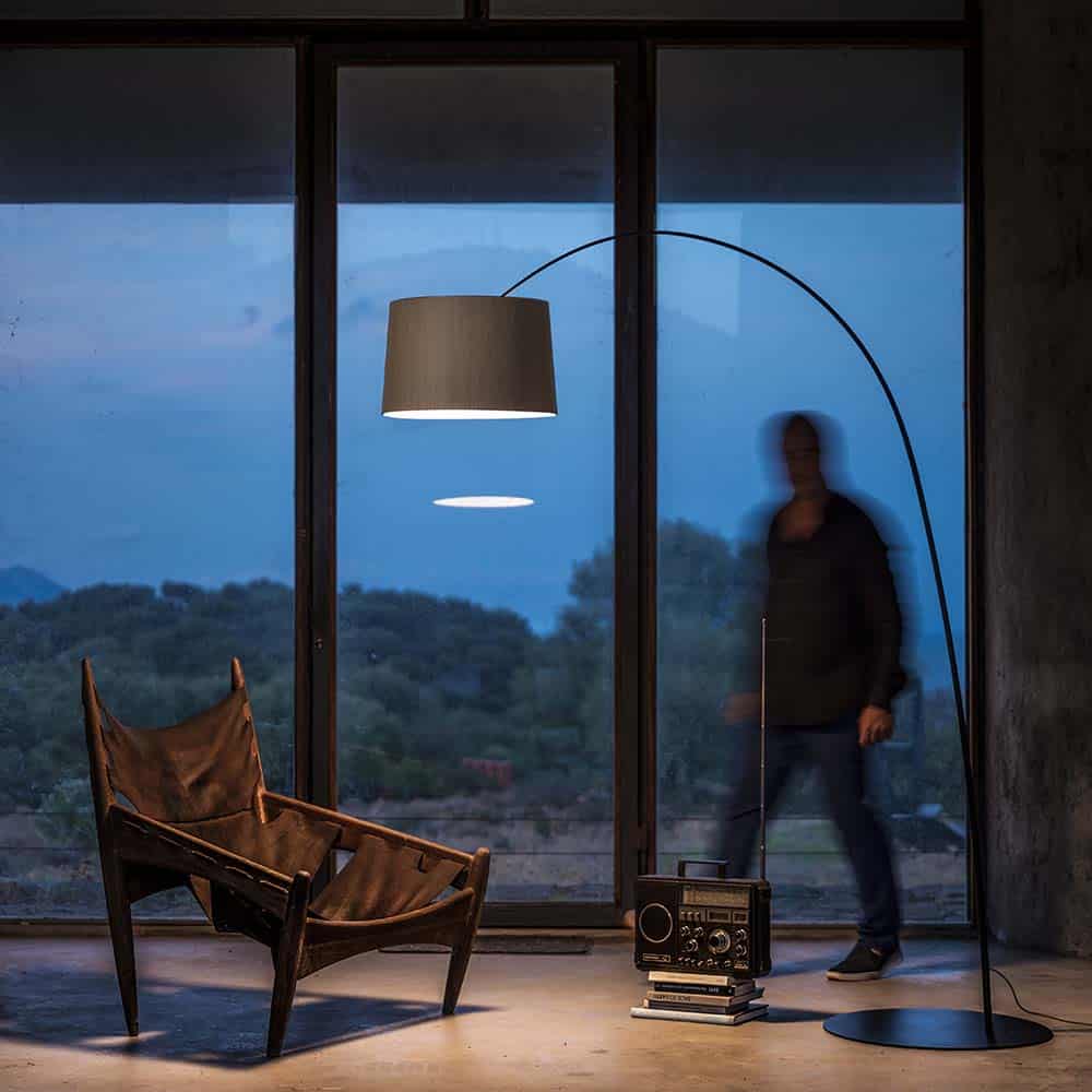 TWIGGY-Wood-Elle-Led-Terra-Paralume-Legno-Asta-Nera-Ambientata-Foscarini Prisma Light