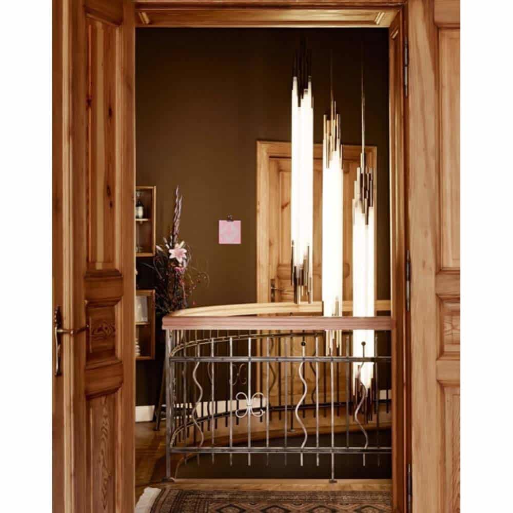 org vertical led ambientata dcw editions lampada a sospensione vetro e alluminio Prisma Light