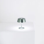 Sister Light mini Led verde Lampada da Tavolo Ricaricabile Touch Dimmer Ambientata Zafferano Prisma Light
