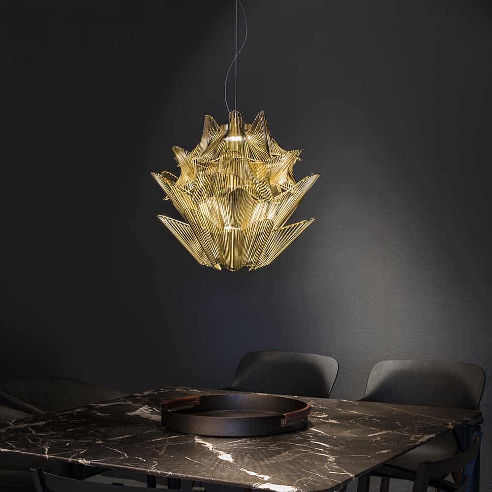 Moirè Novità 2021 Lampada da Sospensione Led Integrato Oro Ambientata Terzani Luce Pensata Prisma Light Store Lampade