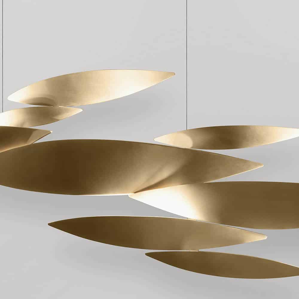 I Lucci Argentati Large Lampada a Sospensione Con Led Integrato 3000K Oro Spazzolato Terzani La Luce Pensata Prisma Light Consulenza Illuminotecnica Store Lampade