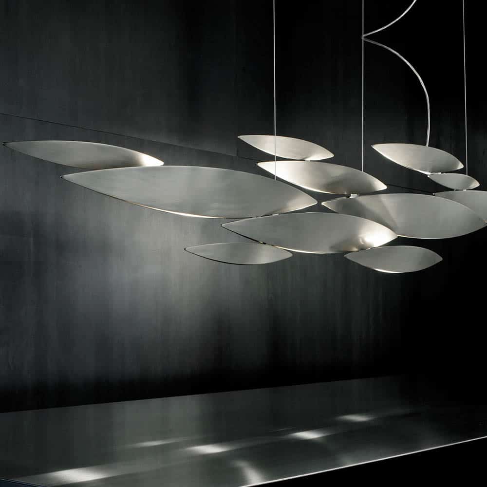 I Lucci Argentati Medium Lampada a Sospensione Led Integrato Nickel Spazzolato Ambientata Terzani La Luce Pensata Prisma Light Consulenza Illuminotecnica Store Lampade