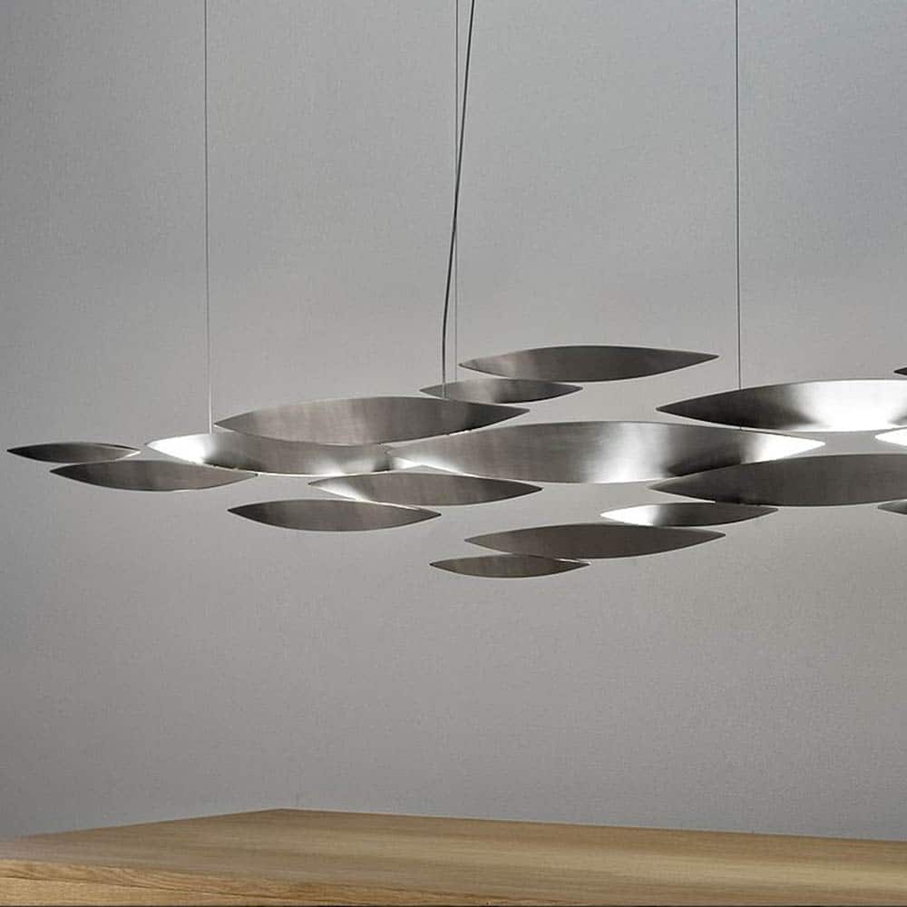 I Lucci Argentati Medium Lampada a Sospensione Con Led Integrato Nickel Spazzolato Su Tavolo Terzani La Luce Pensata Prisma Light Consulenza Illuminotecnica Store Lampade