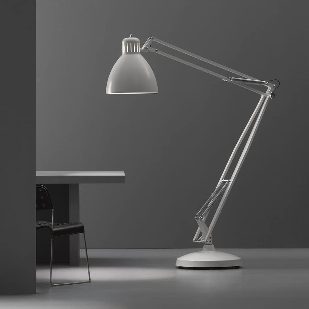 JJ-Big-Floor-Indoor-Lampada-da-terra-led-Ambientata-Home-Alluminio-Acciaio-Leucos-Prisma-Light-Consulenza-Illuminotecnica-Shop Online