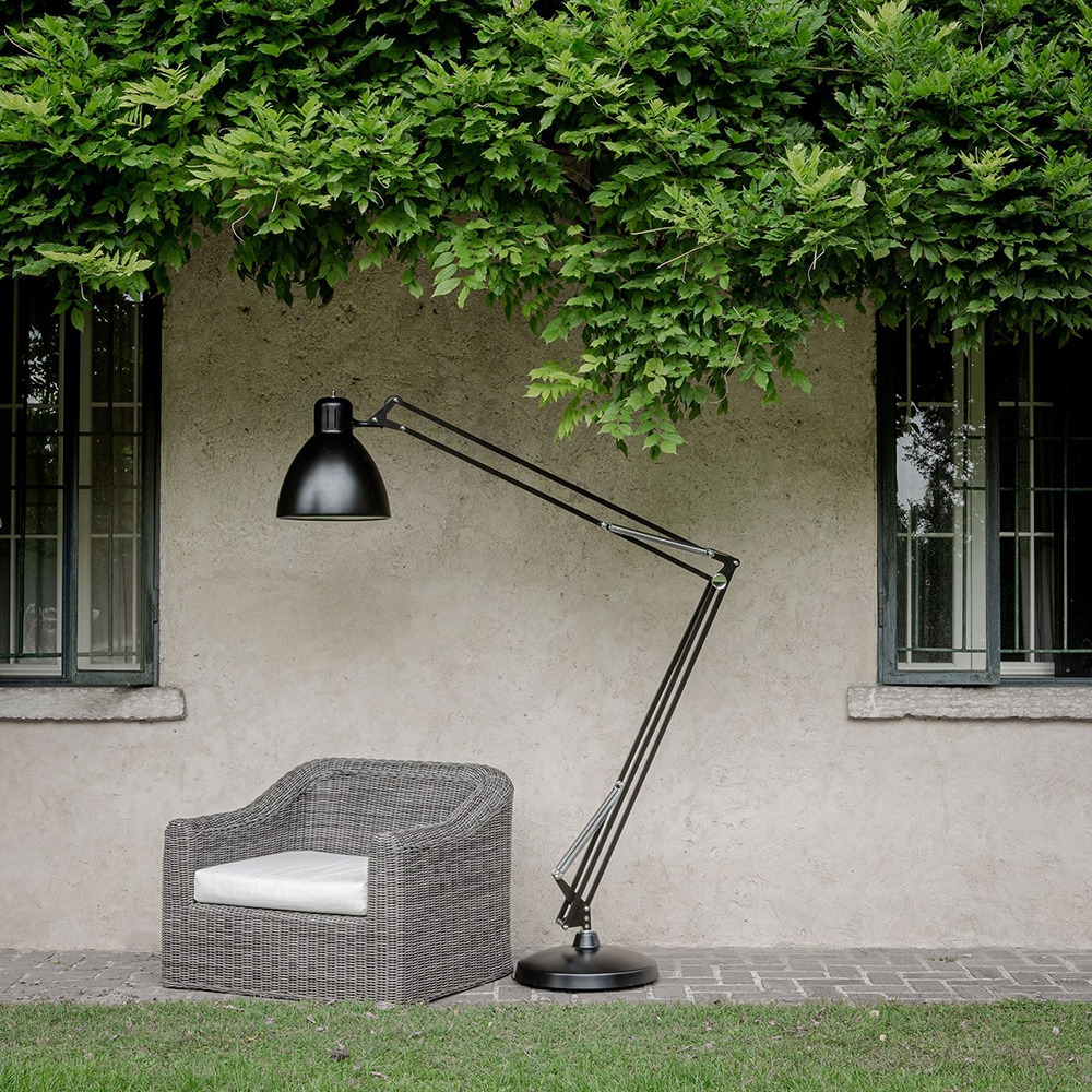 JJ-Big-Floor-Outdoor-Lampada-da-terra-led-Ambientata-Home-Alluminio-Acciaio-Leucos-Prisma-Light-Consulenza-Illuminotecnica-Shop Online