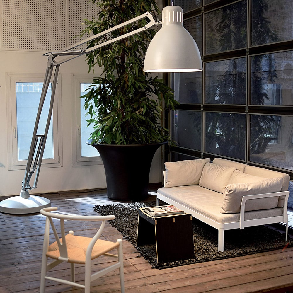 JJ-Great-Floor-Indoor-Lampada-da-terra-led-Ambientata-Home-Alluminio-Acciaio-Leucos-Prisma-Light-Consulenza-Illuminotecnica-Shop Online