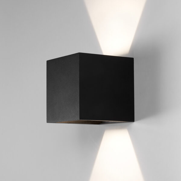 box-wall-di-light-point-Lampada da parete-colore-Nero-alluminio-Light Point-Prisma Light-store-shop-consulenza illuminotecnica