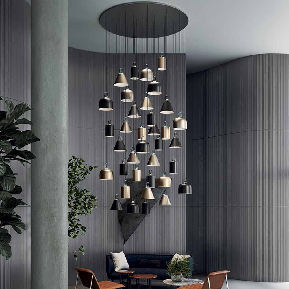 Round Cluster 36 Rosone multiplo 36 sospensioni Nero Opaco con serie jim ambientata Lodes Prisma Light illuminazione consulenza progettazione