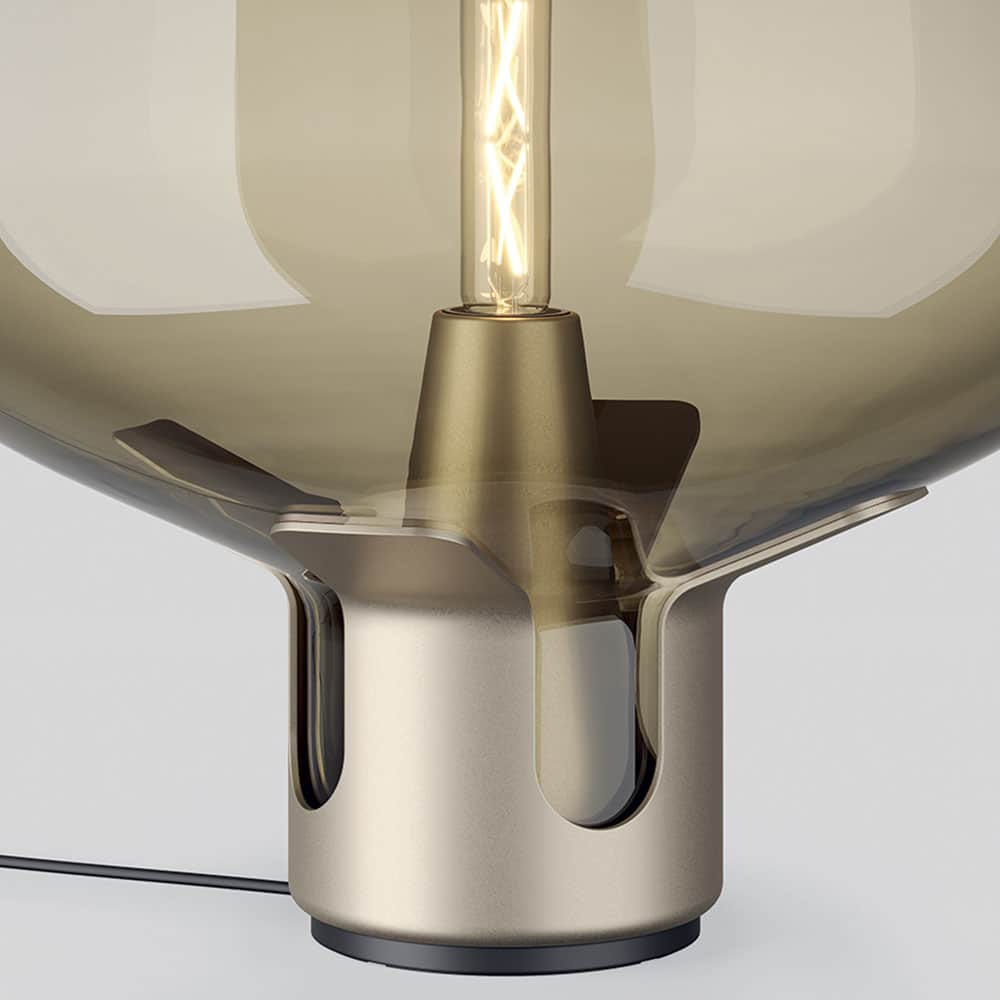 Flar-medium lampada da tavolo colore champagne e miele dettaglio della base Lodes Prisma Light consulenza illuminotecnica e progettazione