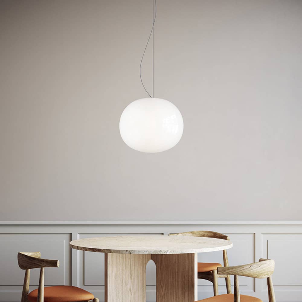 Volum 42 lampada a sospensione in vetro soffiato bianco lucido ambientata Lodes Prisma Light illuminazione e progettazione