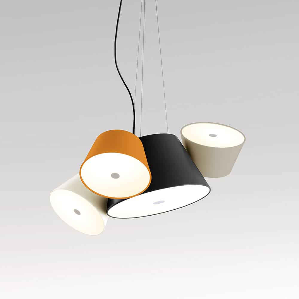 Tam Tam 3 -Sospensione Marset A633-002 39 corpo centrale Black Satelliti Off- White, Sand e Orange Prisma Light illuminazione e consulenza