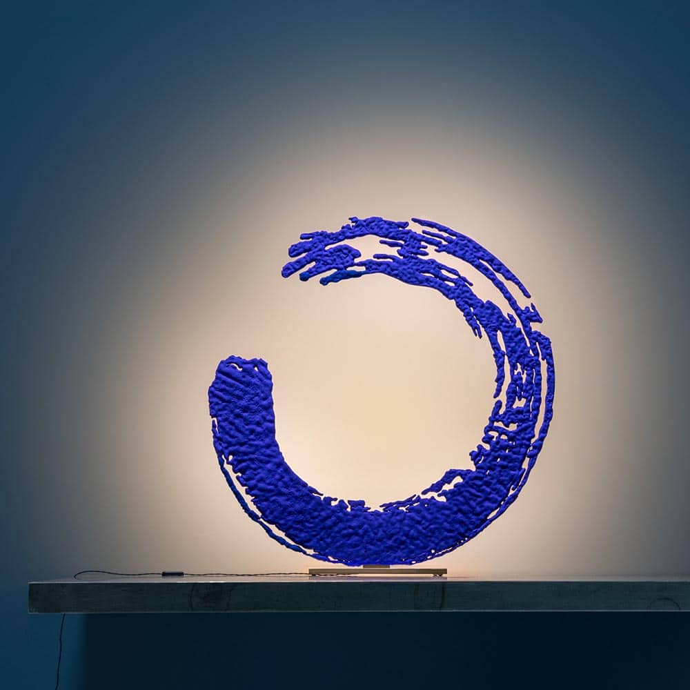 Enso lampada da tavolo novità 2023 Catellani & Smith colore blu Prisma Light illuminazione e consulenza