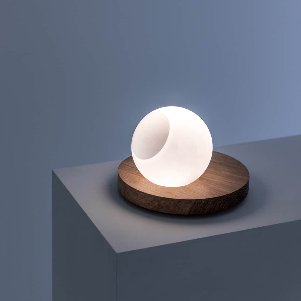 PIGRECO-Lampada-da-Tavolo-Davide-Groppi-1A2600000.30.06-ambientata-Prisma-Light-