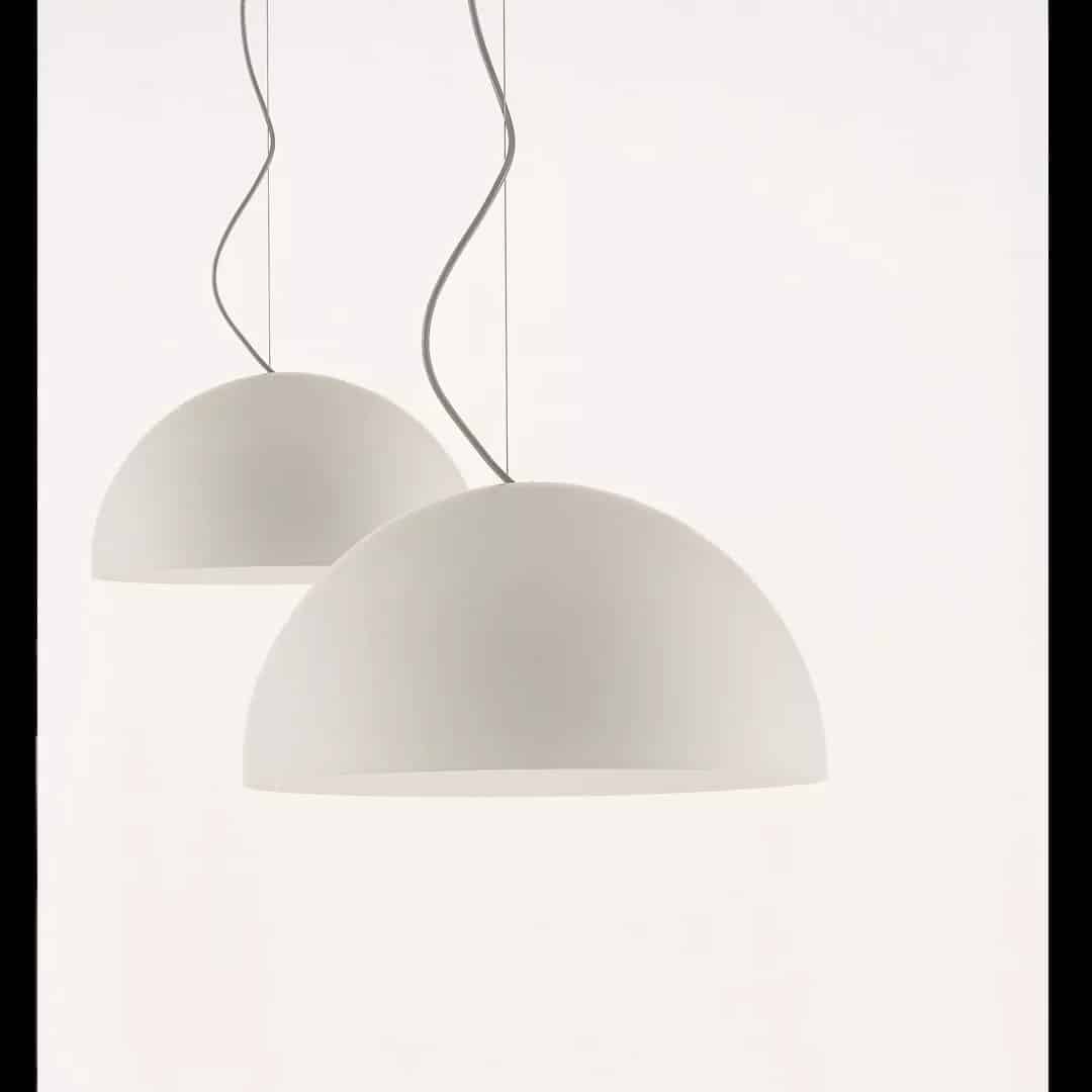 Sonora-411-e-438-lampada-a-sospensione-Oluce-designer-Vico-Magistretti-1976-vetro-soffiato-di-murano-bianco-Prisma-Light.jpg