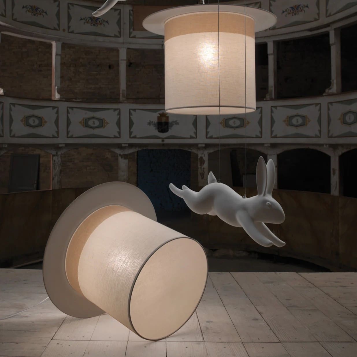 WOW-lampada-a-sospensione-Karman-SE696CCSE697CO-diffusore-Lino-bianco-e-accessorio-ambientato-Prisma-Light.jpg