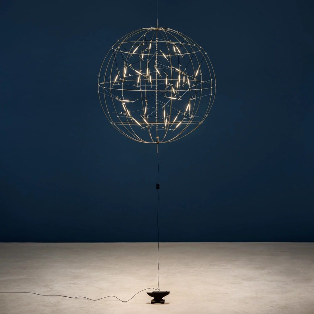 POTA8F-lampada-da-terra-e-sospesa-Led-Catellani-e-Smith-diametro-85-cm-finitura-ottone-e-blu-on-Prisma-Light.jpg