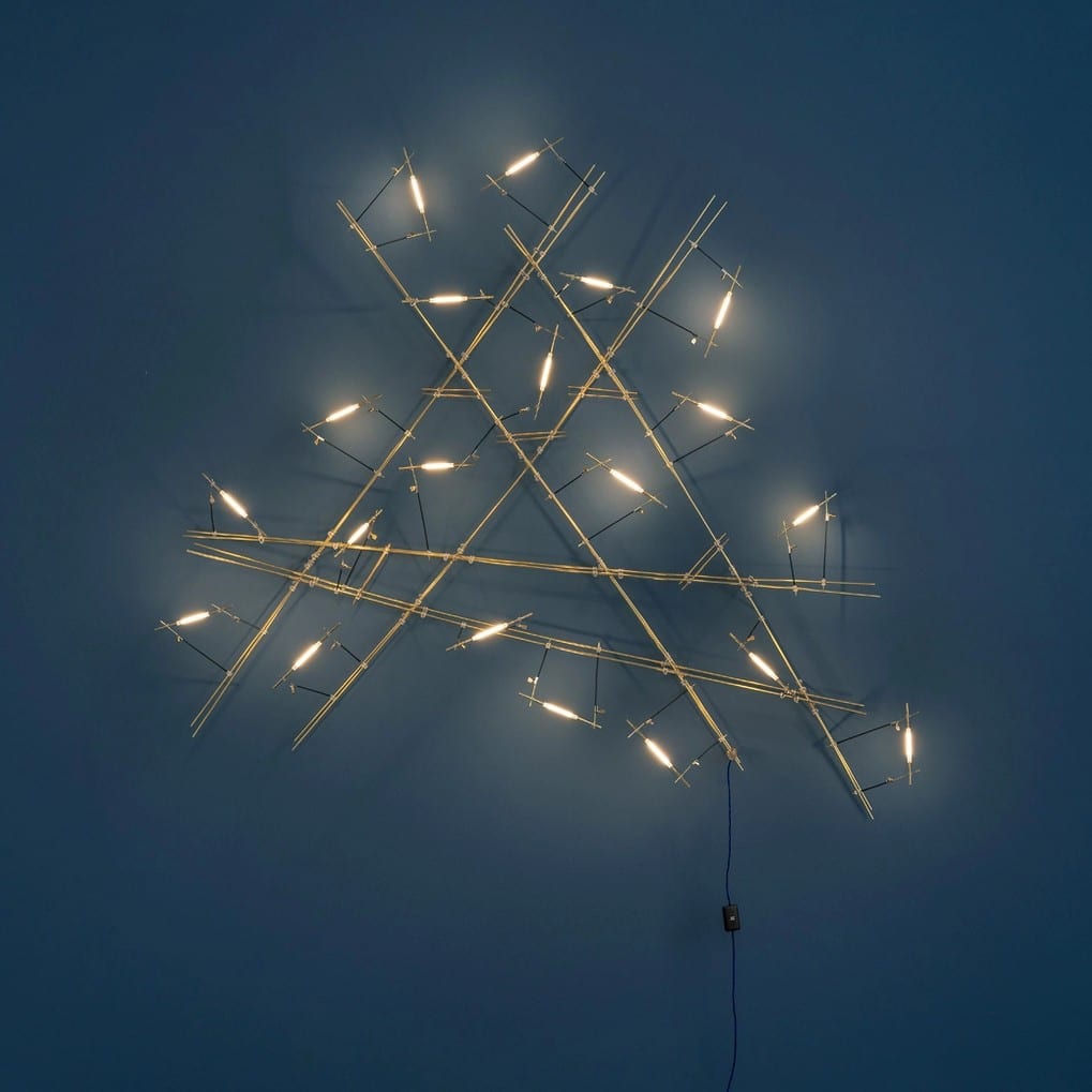 POTAWF-lampada-da-parete-con-spina-Led-Catellani-e-Smith-finitura-ottone-on-Prisma-Light.jpg