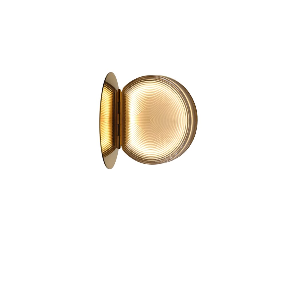 Poudrier Wall DCWèdition lampada-da-parete-per-interni-e-bagni-2700-K-finitura-Gold-aperta-ON-Prisma-Light